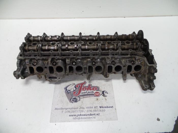 Cylinder head from a BMW 3 serie Touring (F31) 330d 3.0 24V 2012