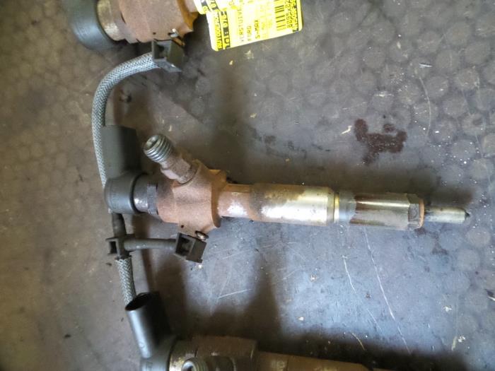 Injector (diesel) from a Ford S-Max (GBW) 1.8 TDCi 16V 2008