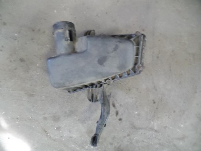Gebrauchte Luftfiltergehäuse Ford S-Max (GBW) 1.8 TDCi 16V Preis auf Anfrage angeboten von Autodemontage Joko B.V.