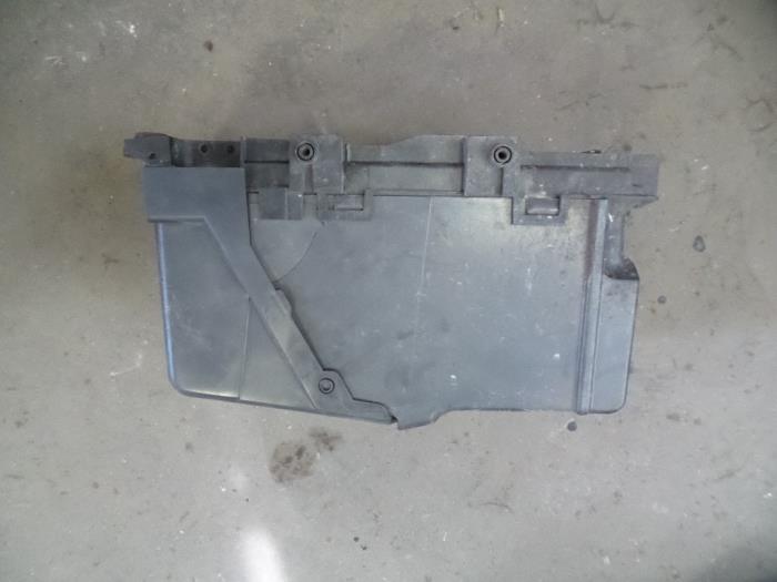 Begagnade Batterilåda Ford S-Max (GBW) 1.8 TDCi 16V Pris på förfrågan erbjuds av Autodemontage Joko B.V.