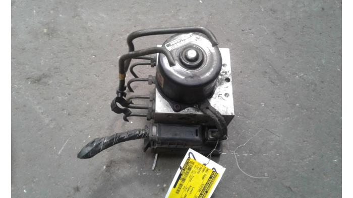 Begagnade ABS-pump Ford Fiesta 4 1.3i Pris på förfrågan erbjuds av Autodemontage Joko B.V.