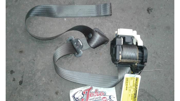 Front seatbelt, right from a Fiat Punto II (188) 1.4 16V 2005