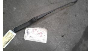 Used Front wiper arm BMW Z3 Roadster (E36/7) 2.8 24V Price on request offered by Autodemontage Joko B.V.