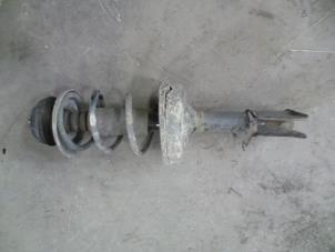 Used Front shock absorber rod, right Renault Twingo II (CN) 1.2 16V Price on request offered by Autodemontage Joko B.V.