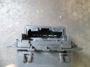Used Heater resistor Renault Twingo II (CN) 1.2 16V Price on request offered by Autodemontage Joko B.V.