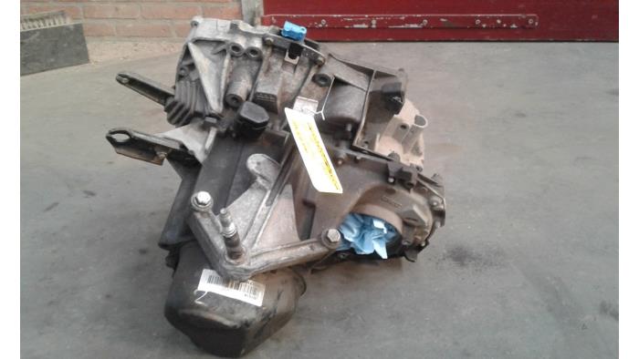 Getriebe van een Renault Clio II (BB/CB) 1.2 2001