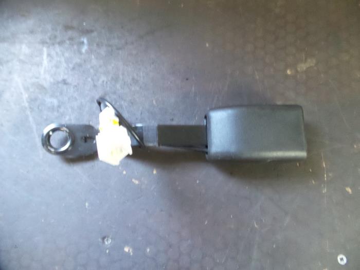 Front seatbelt buckle, left from a Citroën C4 Picasso (UD/UE/UF) 1.6 HDiF 16V 110 2007