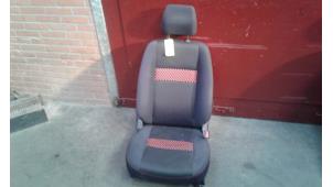 Używane Fotel prawy Hyundai Getz 1.3i 12V Cena na żądanie oferowane przez Autodemontage Joko B.V.