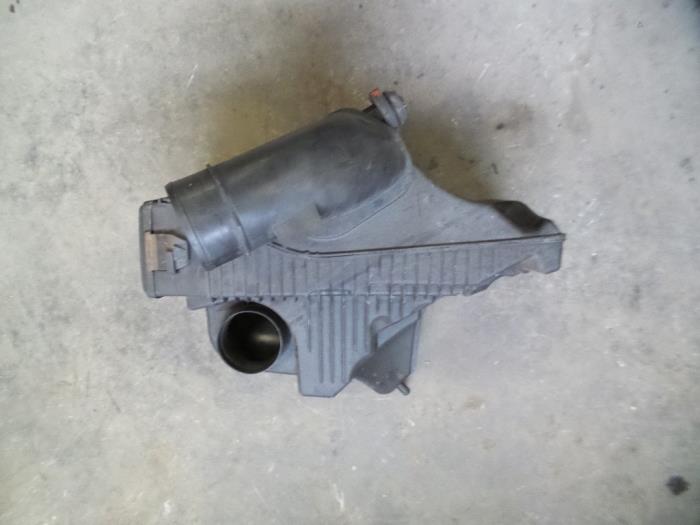 Gebrauchte Luftfiltergehäuse Renault Modus/Grand Modus (JP) 1.5 dCi 80 Preis auf Anfrage angeboten von Autodemontage Joko B.V.
