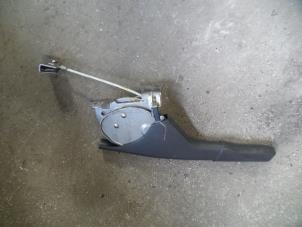 Used Parking brake lever Renault Modus/Grand Modus (JP) 1.5 dCi 80 Price on request offered by Autodemontage Joko B.V.