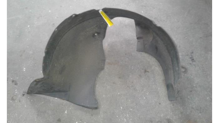 Wheel arch liner from a Volkswagen Polo IV (9N1/2/3) 1.9 SDI 2002