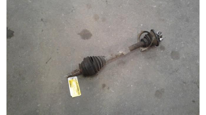 Gebrauchte Antriebswelle links vorne Renault Master II (JD) 2.5 D Preis auf Anfrage angeboten von Autodemontage Joko B.V.