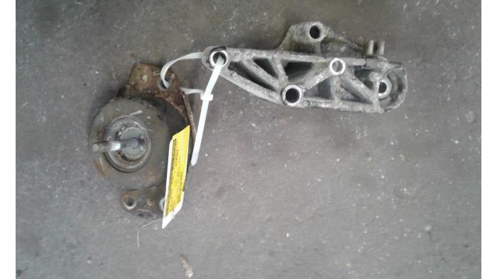 Used Engine mount Renault Master II (JD) 2.5 D Price on request offered by Autodemontage Joko B.V.