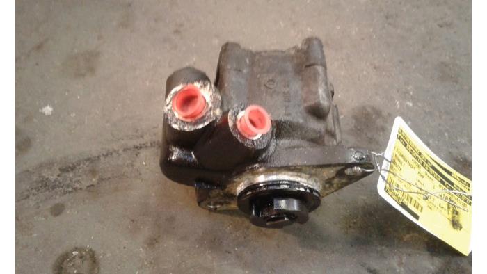 Usagé Pompe de direction Renault Master II (JD) 2.5 D Prix sur demande proposé par Autodemontage Joko B.V.