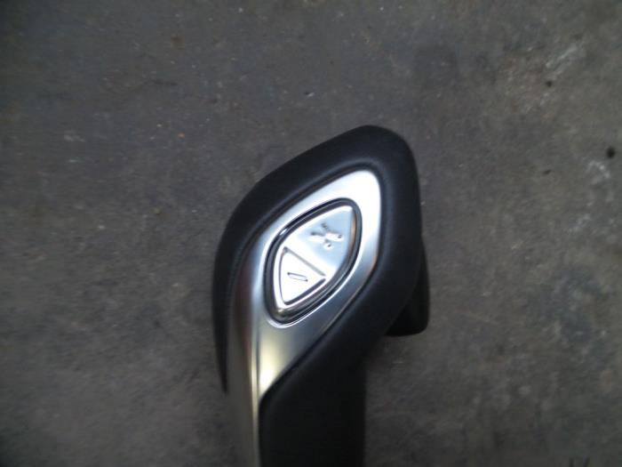 Gear stick from a Ford Focus 3 1.6 Ti-VCT 16V 125 2014