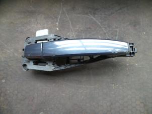 Used Front door handle 4-door, right Opel Corsa D 1.3 CDTi 16V ecoFLEX Price on request offered by Autodemontage Joko B.V.