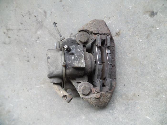 Rear brake calliper, right from a Citroën Xsara Break (N2) 1.6i 16V 2002