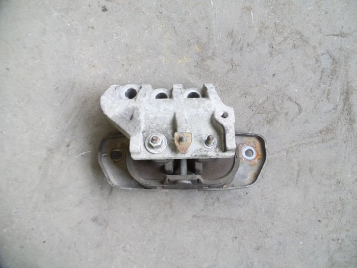 Used Engine mount Dodge Avenger (JS) 2.0 CRD 16V Price on request offered by Autodemontage Joko B.V.