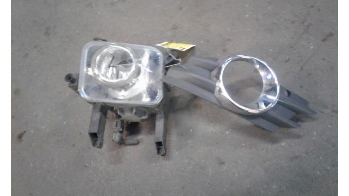 Używane Halogen lewy Opel Meriva (A) 1.4 16V Twinport Cena na żądanie oferowane przez Autodemontage Joko B.V.