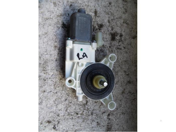 Usados Motor de ventanilla de puerta Dodge Avenger (JS) 2.0 CRD 16V Precio de solicitud ofrecido por Autodemontage Joko B.V.