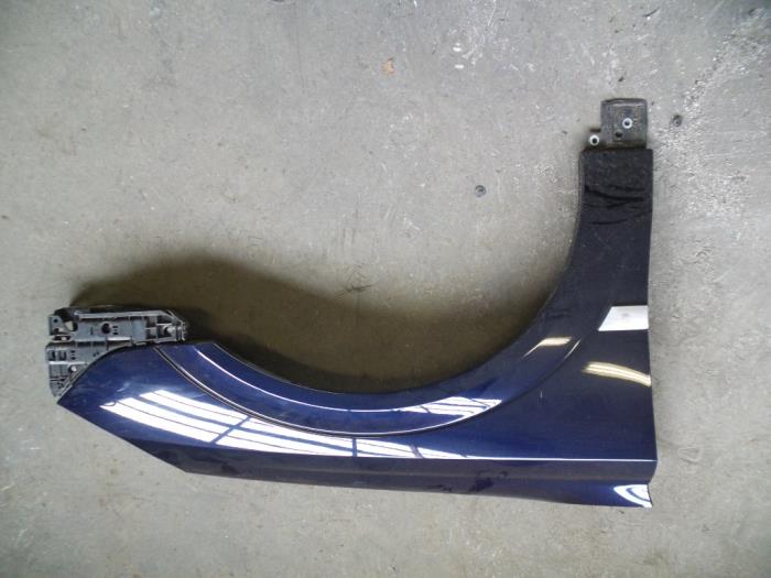 Front wing, right from a Opel Vectra C Caravan 2.2 DIG 16V 2006