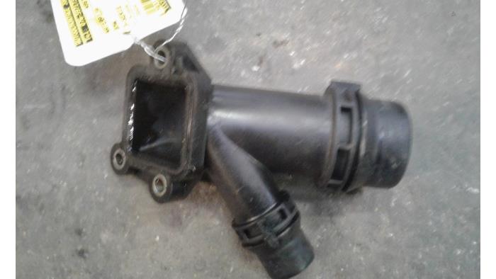 Water pipe from a BMW 3 serie (E46/4) 320d 16V 2003
