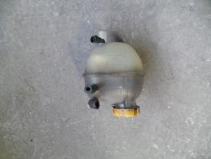 Used Expansion vessel Opel Vectra C Caravan 2.2 DIG 16V Price on request offered by Autodemontage Joko B.V.