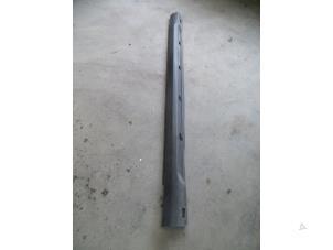 Used Side skirt, right Opel Vectra C Caravan 2.2 DIG 16V Price on request offered by Autodemontage Joko B.V.