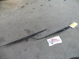 Used Front wiper arm Fiat Scudo (220Z) 1.9 D Price on request offered by Autodemontage Joko B.V.
