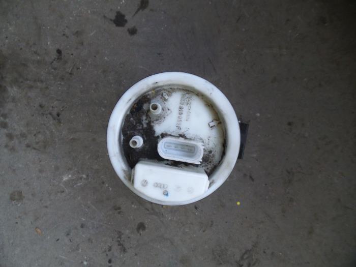 Used Electric fuel pump Volkswagen Polo IV (9N1/2/3) 1.2 12V Price on request offered by Autodemontage Joko B.V.