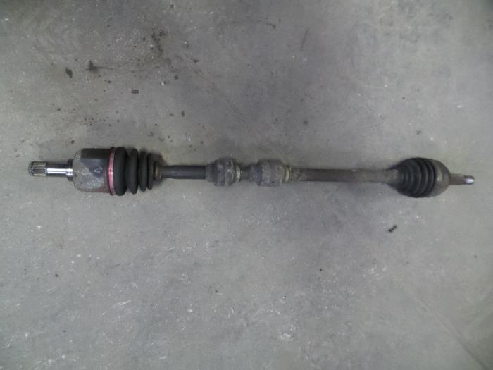 Front drive shaft, right from a Mitsubishi Colt (CJ) 1.3 16V 2002
