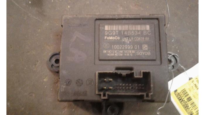 Central door locking module from a Ford S-Max (GBW) 2.0 TDCi 16V 140 2010