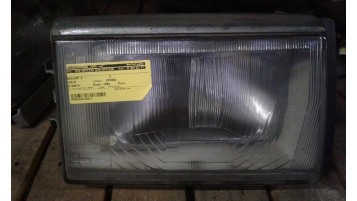 Używane Reflektor prawy Volvo 2-Serie Cena na żądanie oferowane przez Autodemontage Joko B.V.