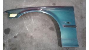 Used Front wing, left BMW 3-Serie Price on request offered by Autodemontage Joko B.V.