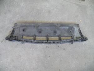 Used Bumper grille Audi Q5 (8RB) 2.0 TFSI 16V Quattro Price on request offered by Autodemontage Joko B.V.