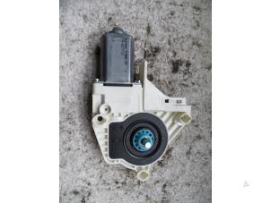 Used Door window motor Audi Q5 (8RB) 2.0 TFSI 16V Quattro Price on request offered by Autodemontage Joko B.V.