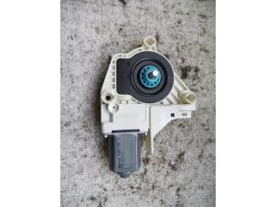 Used Door window motor Audi Q5 (8RB) 2.0 TFSI 16V Quattro Price on request offered by Autodemontage Joko B.V.