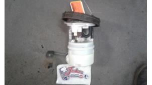 Used Electric fuel pump Renault Twingo (C06) 1.2 16V Price on request offered by Autodemontage Joko B.V.
