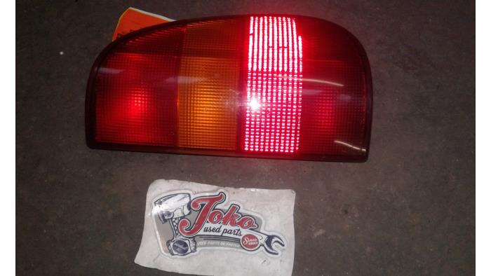 Taillight, left from a Volkswagen Caddy II (9K9A) 1.9 SDI 2003