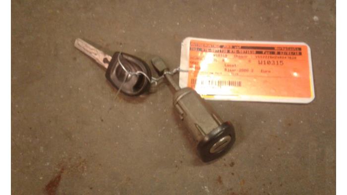 Door lock cylinder, right from a Seat Arosa (6H1) 1.4 MPi 2000