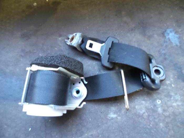 Rear seatbelt, right from a Ford S-Max (GBW) 2.0 TDCi 16V 140 2006