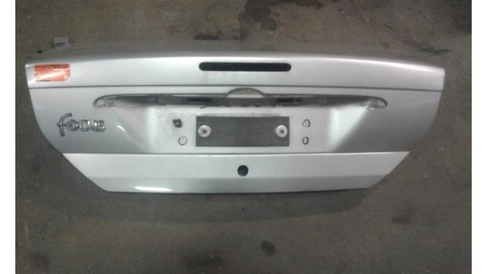 Boot lid from a Ford Focus 1 1.8 TDdi 2001