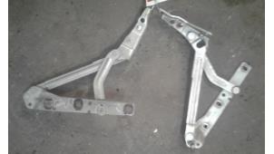 Used Tailgate hinge Ford Focus 1 1.8 TDdi Price on request offered by Autodemontage Joko B.V.