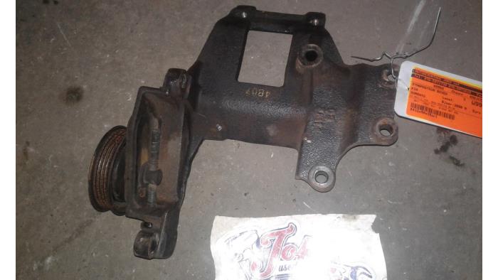 Gebrauchte Dynamostütze oben Kia Sorento I (JC) 3.5 V6 24V Preis auf Anfrage angeboten von Autodemontage Joko B.V.