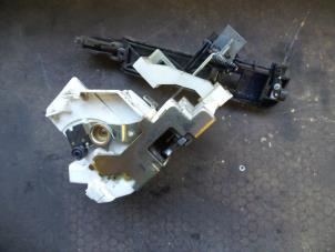 Used Rear door mechanism 4-door, right Ford Mondeo III 2.0 16V Price on request offered by Autodemontage Joko B.V.