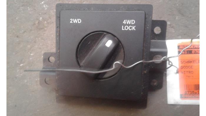 Usados Interruptor Dodge Nitro 3.7 STX V6 4x4 Autom. Precio de solicitud ofrecido por Autodemontage Joko B.V.