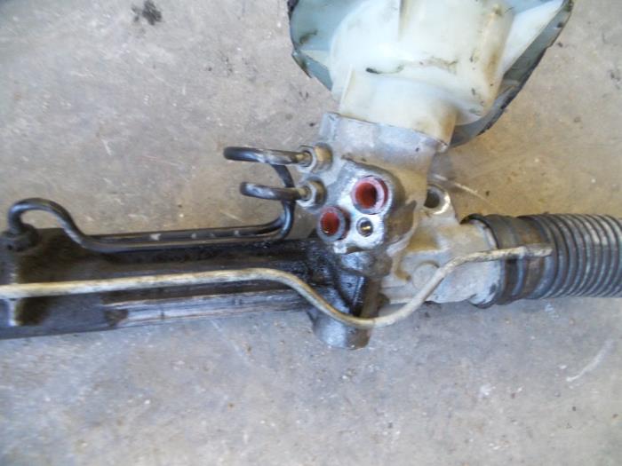 Power steering box from a Ford Mondeo III 2.0 16V 2001