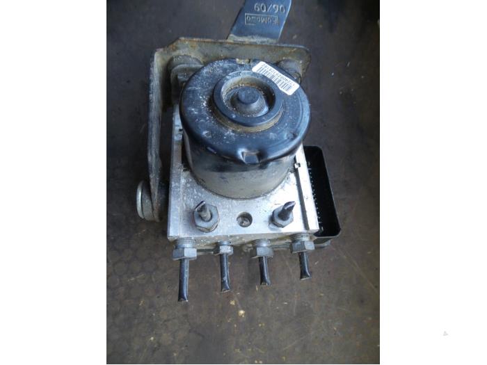 Gebrauchte ABS Pumpe Ford Fiesta 6 (JA8) 1.4 TDCi Preis auf Anfrage angeboten von Autodemontage Joko B.V.