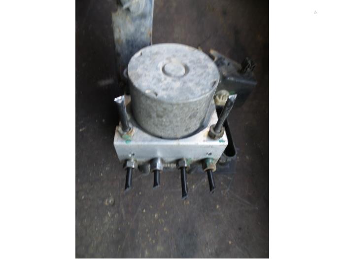 ABS Pumpe Dacia Logan (LS), 2004 / 2012 1.4, Limousine, 4-tr, Benzin, 1.390cc, 55kW (75pk), FWD, K7J710; K7JA7, 2004-09 / 2012-10, LSOAH; LS0CH; LS0EH; LS0GH; LSDEAE; LSDAE; LSDAH; LSDEH; LSDJH; LSRAH; LSREH; LSRJH (Gebraucht)