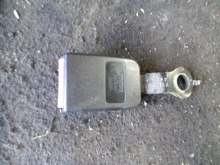 Front seatbelt buckle, right from a Dacia Logan (LS) 1.4 2006